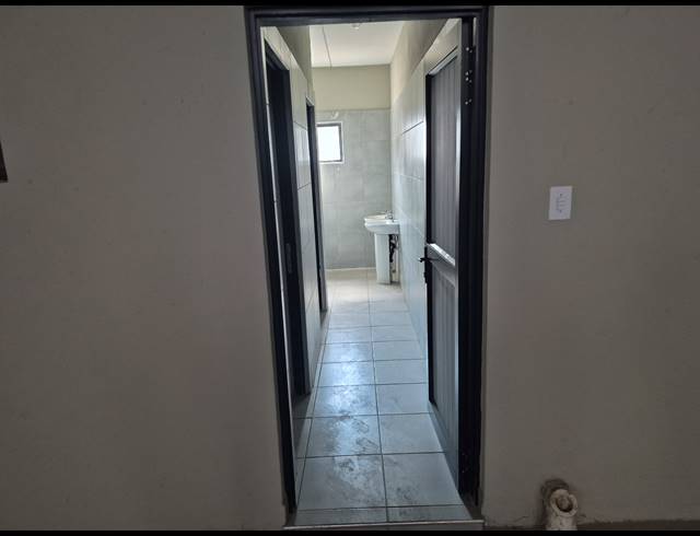300M² WAREHOUSE TO LET IN WYCHWOOD